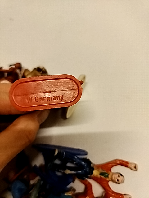 Lille lot med Britains, Linde og andet vintage legetøj.